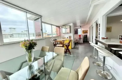 Cobertura com 3 quartos à venda na avenida dos salmões, 650, jurerê internacional, florianópolis, 159 m2 por r$ 1.790.000