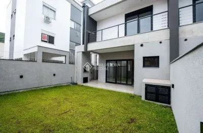 Casa com 3 quartos à venda na rua da quaresmeira roxa, 1, cachoeira do bom jesus, florianópolis, 237 m2 por r$ 1.992.000