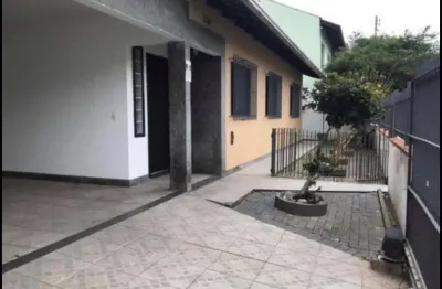 Casa com 3 quartos à venda na rua 2700, 1180, centro, balneário camboriú, 135 m2 por r$ 1.800.000