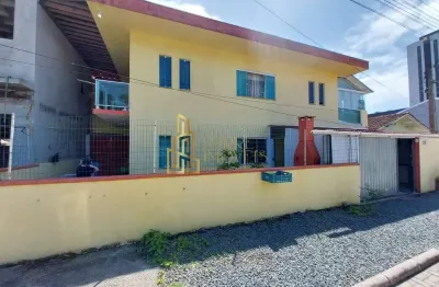 Casa com 3 quartos à venda na rua manoel corrêa, 256, itacolomi, balneário piçarras, 110 m2 por r$ 790.000