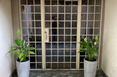 Oportunidade para quem busca imóvel com potencial para reformar e lucrar!