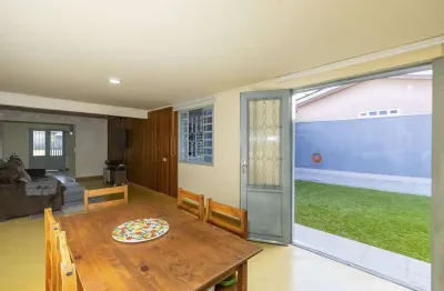 Casa térrea com quintal à venda no são bráz curitiba