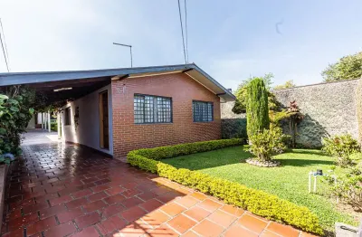 Terreno com 600 metros no mossunguê e 2 residências.