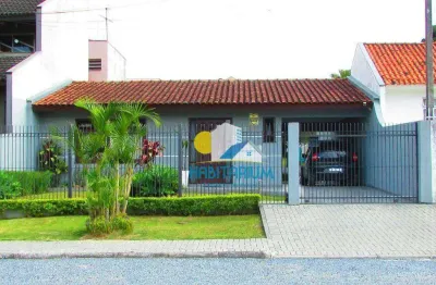 Casa térrea com grande quintal e jardim, 3 dorm (1suíte) 5 vagas