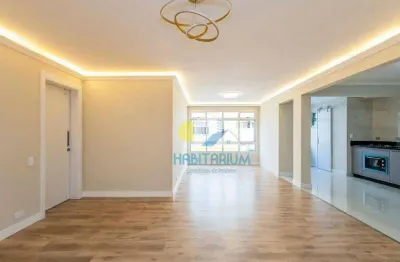 Amplo apartamento reformado, 3 Dorm, 1 vaga no Centro Cívico