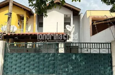 Linda casa com amplo espaço, contendo 03 quartos, sala, cozinha, banheiro e 02 vagas de garagem. vi