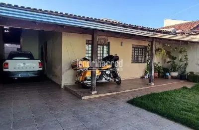 Casa no milton gavetti com 03 dormitórios sendo 01 suíte 02 banheiros 02 vagas de garagem na zona n
