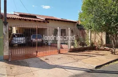 Casa espaçosa no alto da boa vista, zona norte: 4 quartos (1 suíte), ampla cozinha, espaço nos fund