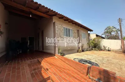 Linda casa à venda no antares: 3 quartos, 2 vagas de garagem, terreno de 360 m² e 105 m² de constru