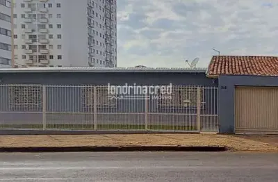 Casa térrea em ótimo estado, 3 quartos com armários, cozinha planejada, salas amplas, garagem cober