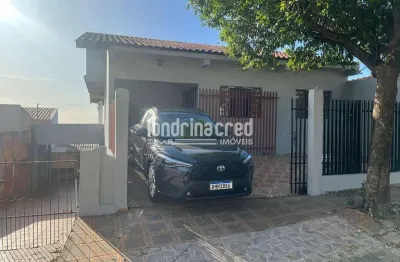 Casa ampla de 2 pisos, pronta para morar e escriturada! 4 quartos, 3 banheiros, área com vista para
