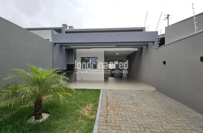 Casa com área gourmet ampla, 2 quartos (1 suíte) e excelente localização a apenas 3 minutos do cent