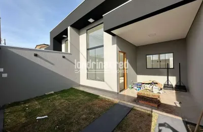 Casa com gourmet com churrasqueira, 03 quartos sendo 01 suite e atissimo padrão de acabamento no jd