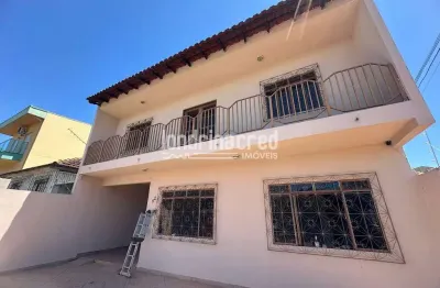 Sobrado com 4 dormitórios, suíte, área gourmet e 4 vagas, a poucos minutos do centro de londrina. c