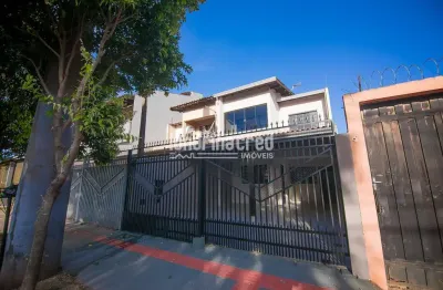 Excelente sobrado geminado à venda na parte alta do bairro: 4 dormitórios, espaço gourmet, suíte no