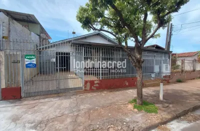 Ampla casa com 3 quartos, edícula completa e espaço comercial à venda no bairro interlagos, região
