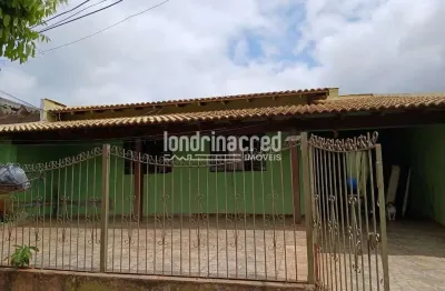 Ótima casa na zona norte de londrina: 4 dormitórios, 2 banheiros, 2 vagas de garagem e 250m² de ter