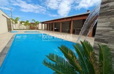 Espaço de festa à venda – completo com piscinas, churrasqueira, cozinha planejada, área de lazer e