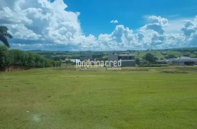 Terreno amplo de 1.463m² em condomínio de alto padrão, com ótima localização, segurança 24h e lazer