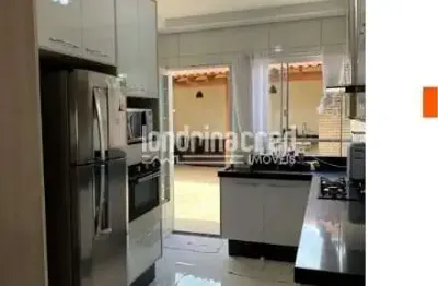 Sobrado com 3 suítes, 175m², móveis planejados, 2 salas, lavabo e quintal com churrasqueira – espaç