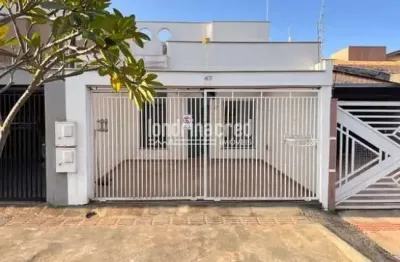Casa geminada na zona leste com 3 quartos (1 suíte), 2 vagas, ar condicionado, blindex, em bairro t