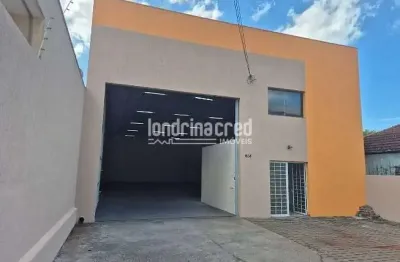Barracão para locação na vila filipin com 345m², amplo estacionamento frontal, 1 sala para escritór