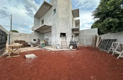 Sobrado com 3 quartos (1 suíte), 120m² de construção, acabamento moderno e excelente localização na