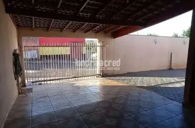 Casa de esquina no ouro verde com 3 quartos (1 suíte), churrasqueira coberta, banheiro externo e qu