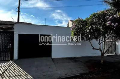 Casa no jardim oriente com 250m² de terreno, 84m² construídos, 4 vagas, suíte, sala ampla e piscina