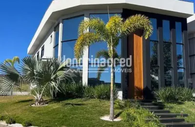 Luxuosa casa no condomínio arangua: 3 suítes com closet, piscina, área gourmet com churrasqueira e