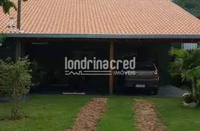 Chácara com 570m² de terreno e 300m² construídos, casa com 3 dormitórios (1 suíte), fogão a lenha e