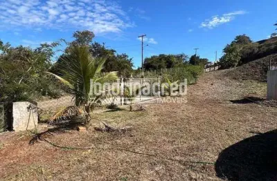 Chácara no condomínio itaúna com 2.500m², 120m² construídos, pavimento inferior pronto, estrutura p
