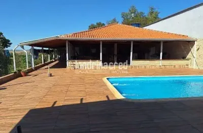 Chácara à venda na beira do asfalto | 2 quartos, suíte, barracão de 250m², usina solar com 80 placa
