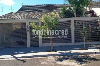 Casa com 3 quartos, 3 banheiros, lavanderia, churrasqueira e garagem para 2 carros – conforto e esp