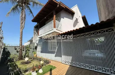 Sobrado com 3 quartos (1 suíte), escritório, área gourmet, energia solar, planejados, 2 vagas e 200