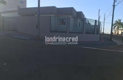 Casa no jardim paraná – 2 dormitórios, banheiro social, sala, cozinha ampla e ótimo terreno de 125