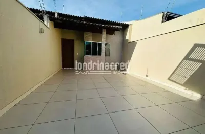 Casa à Venda no Conjunto Alexandre Urbanas – 2 Quartos (1 Suíte), Cozinha Planejada, Sala com Paine