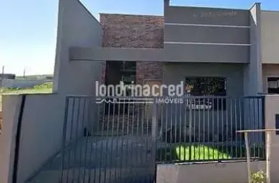 Casa com 2 quartos, pé direito alto, jardim de inverno, vaga de garagem e excelente distribuição –