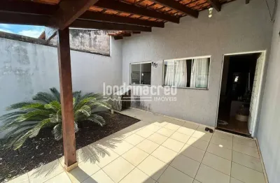 Casa na zona leste com 3 dormitórios (1 suíte), cozinha planejada, ar-condicionado e garagem para 2