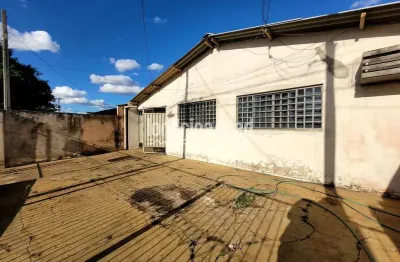 Casa impecável no jardim continental: 3 quartos com suíte, 2 vagas, 120m² construídos e 250m² de te