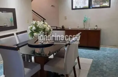 Ótima residência no condomínio vale das araucárias com 4 dormitórios, 2 suítes, 3 vagas, 301m² e te