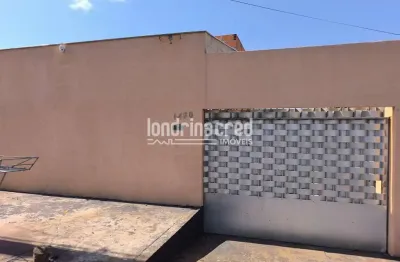 Casa à venda com 2 quartos, 2 banheiros, quintal espaçoso e espaço frontal perfeito para abrir seu