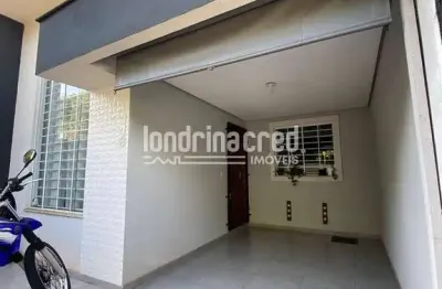 Ótima casa na zona oeste com 3 dormitórios, suíte, 2 vagas de garagem, 77m² construídos e terreno d