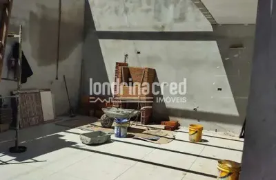 Excelente casa na zona oeste de londrina com 3 dormitórios, 1 suíte, 2 vagas de garagem e ótima loc