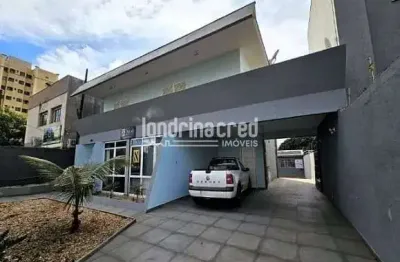 Imóvel Comercial de 525m² em Localização Privilegiada: 407m² de Construção, 9 Vagas, Edícula, Salas