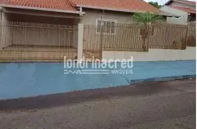 Casa à Venda em Cambé com 3 Quartos, Terreno de 300 m², 145 m² de Área Construída e 2 Vagas de Gara