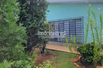 Casa à Venda com 170 m² de Área Útil em Terreno de 330 m², 5 Quartos, Edícula com Dormitório e Banh