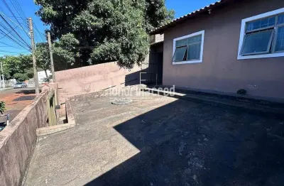 Casa à Venda no Jardim Carlota em Londrina com 247m² de Área Útil, 3 Quartos sendo 1 Suíte, Edícula