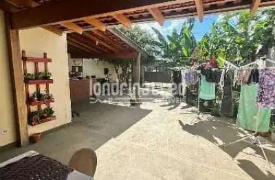 Ampla Casa à Venda em Londrina – 5 Quartos, Churrasqueira e 3 Vagas