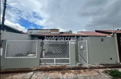 Casa à venda no Jardim Brasília em Londrina com 3 quartos (1 suíte), 100m² útil, 138m² total, 1 vag